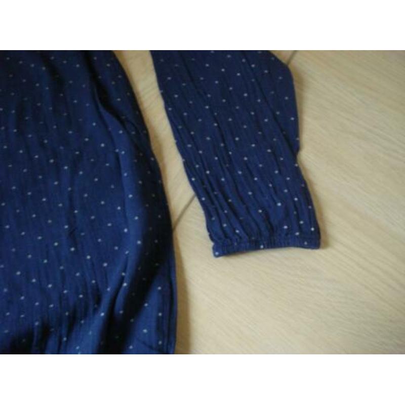 Blauw bloesje met wit borduursel van H&M maat 164 zgan
