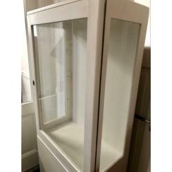 Charmant oud industrieel vintage apothekers vitrine kastje