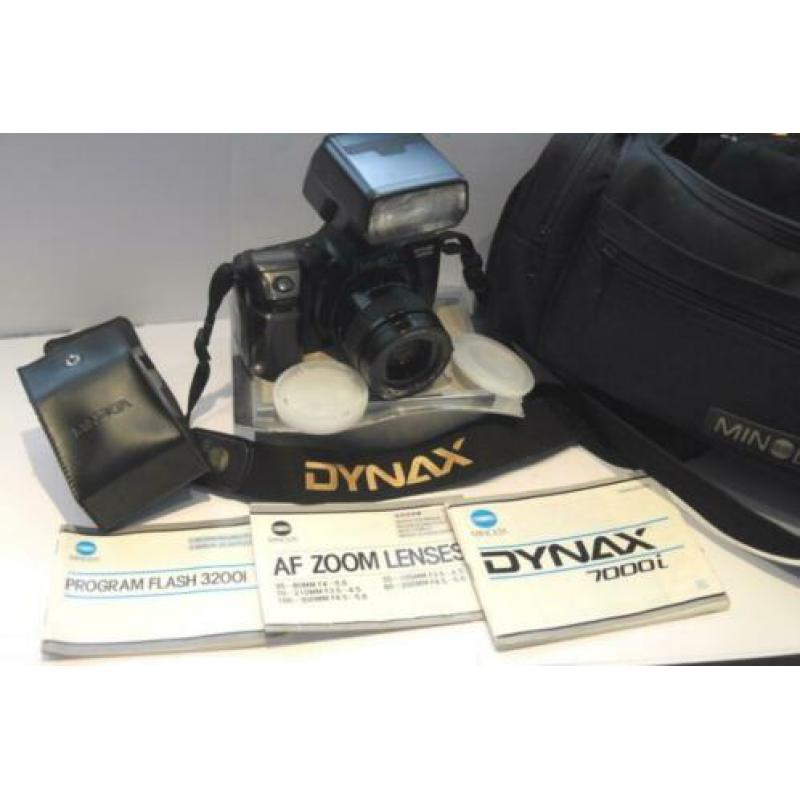 MINOLTA Dynax 7000I met 35/80 mm lens en flitser.