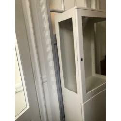 Charmant oud industrieel vintage apothekers vitrine kastje