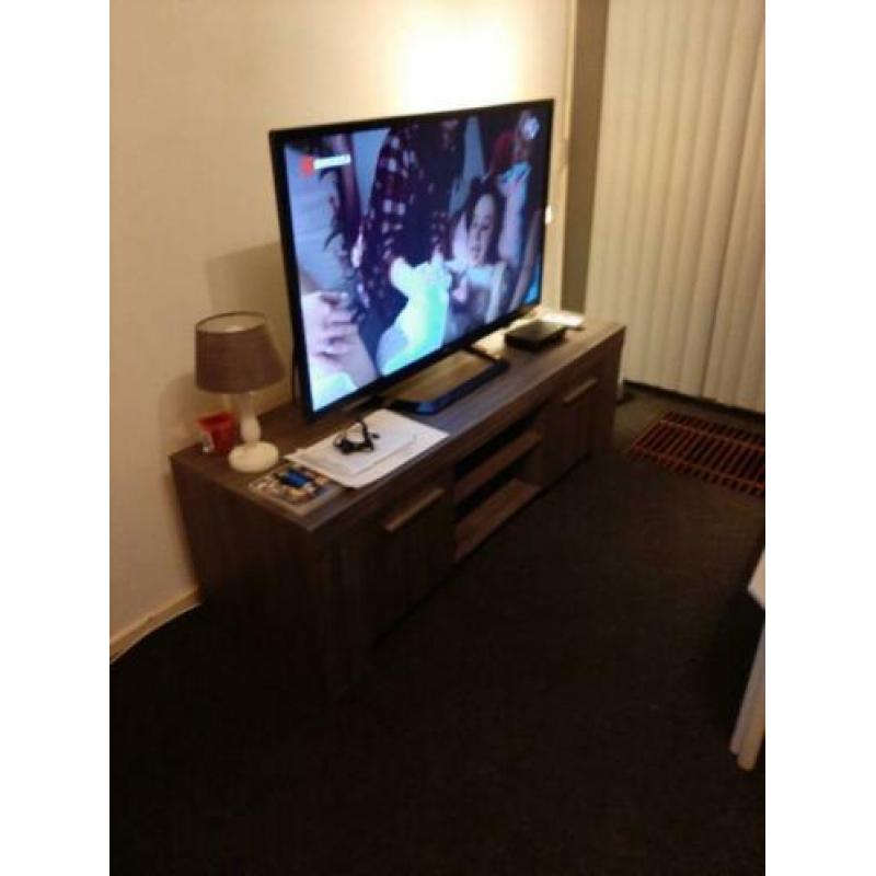 Tv meubel met vitrinekast en dubbele plank van HACO.