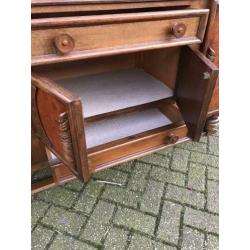 Vintage antieke donkerbruine dressoir