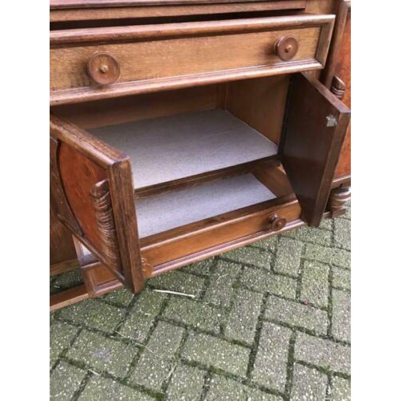 Vintage antieke donkerbruine dressoir