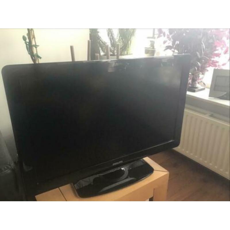 Philips LCD full HD TV. Als nieuw met AB en boeken.