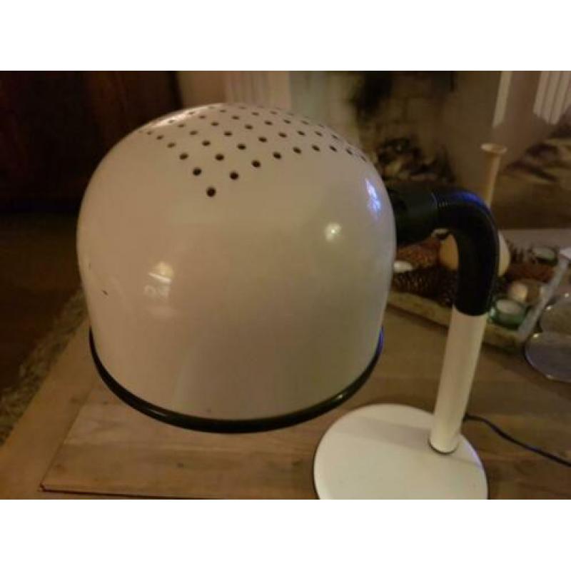retro witte vintage bureaulamp jaren 70 geperforeerde kap