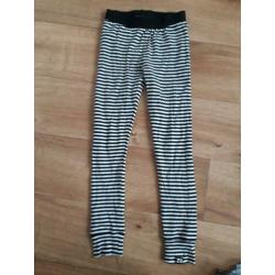 z8 mooie zwart wit gestreepte legging zgan 128