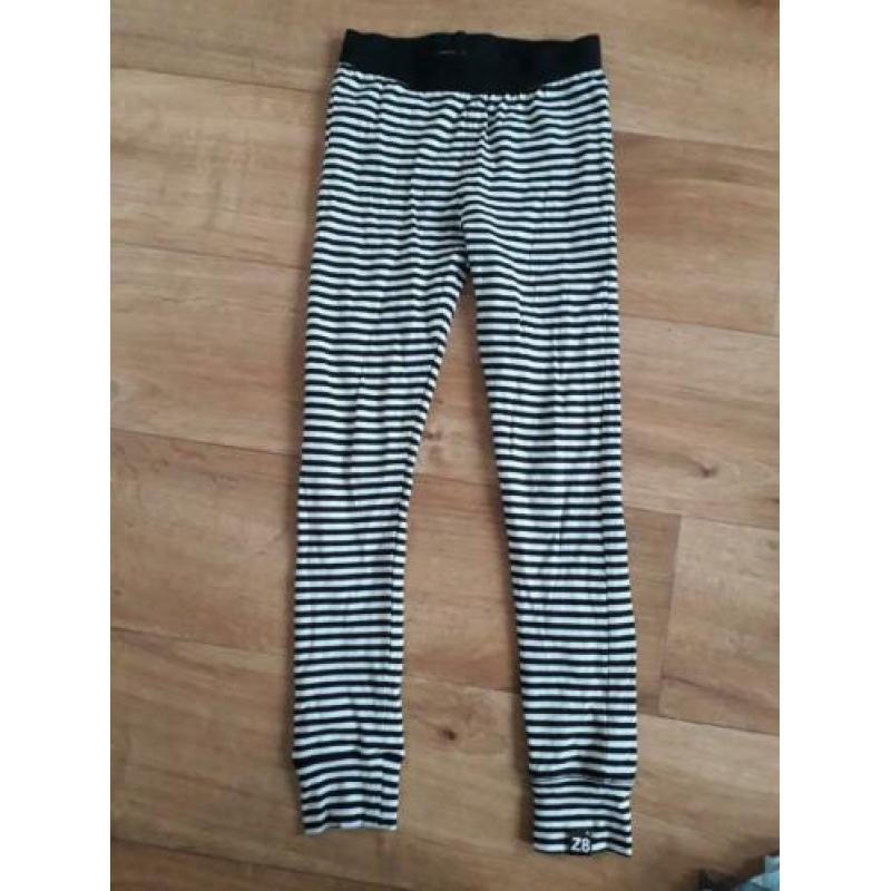 z8 mooie zwart wit gestreepte legging zgan 128