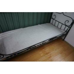 Stalen bedbank
