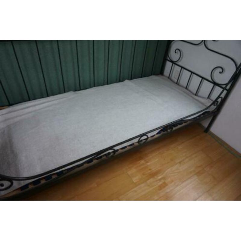 Stalen bedbank