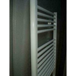 Handdoek radiator 60 cm breed x 185 cm hoog met midden- onde