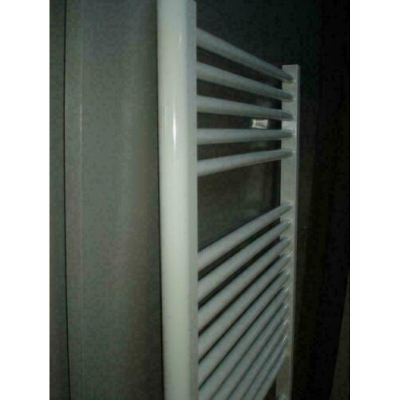 Handdoek radiator 60 cm breed x 185 cm hoog met midden- onde