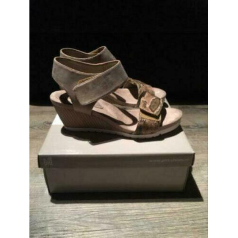 Super gave sandalen van Pitt, maat 42, NIEUW!!