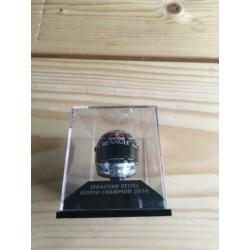 Sebastián Vettel helm 2010 1/8