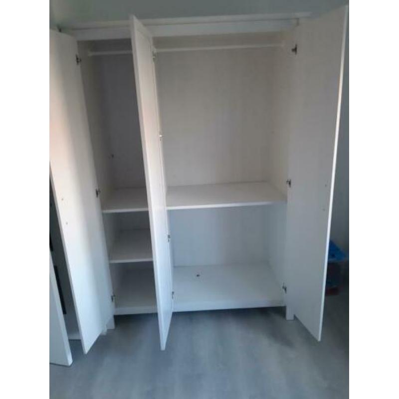 Kledingkast Busali