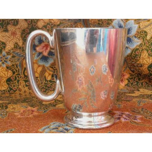 Zware antieke Pint beker uit Engeland van Walker & Hall.