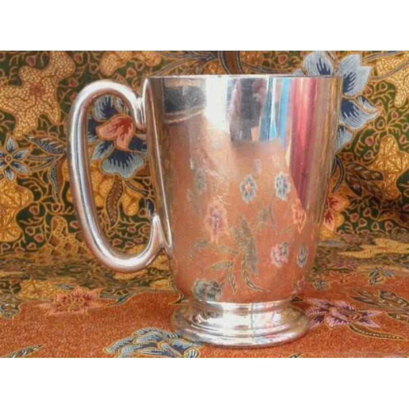 Zware antieke Pint beker uit Engeland van Walker & Hall.