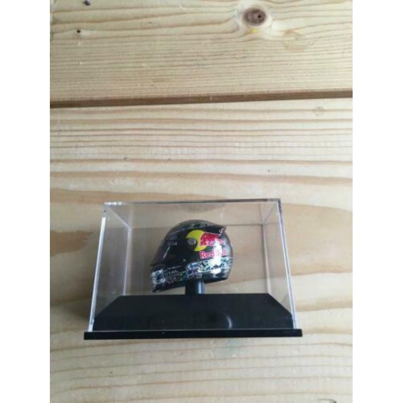 Sebastián Vettel helm 2010 1/8