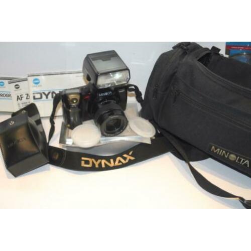 MINOLTA Dynax 7000I met 35/80 mm lens en flitser.
