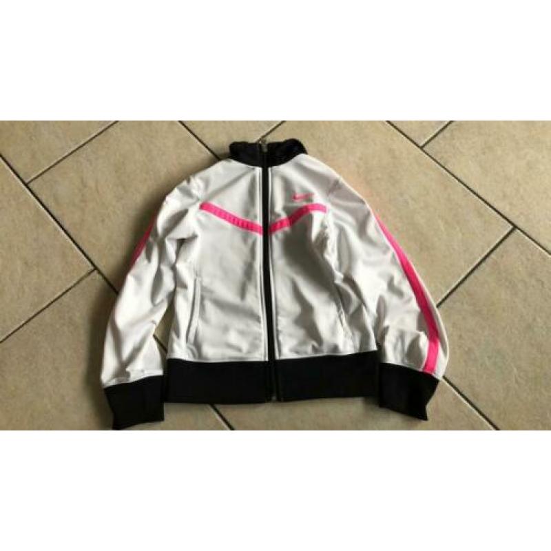 Nike trainingspak maat 122/128