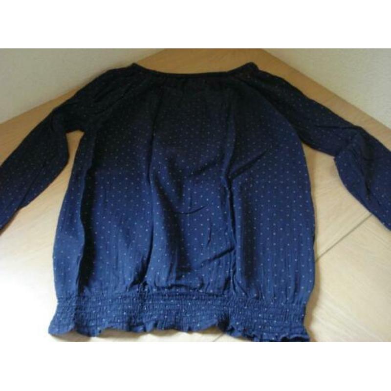 Blauw bloesje met wit borduursel van H&M maat 164 zgan