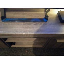 Tv meubel met vitrinekast en dubbele plank van HACO.