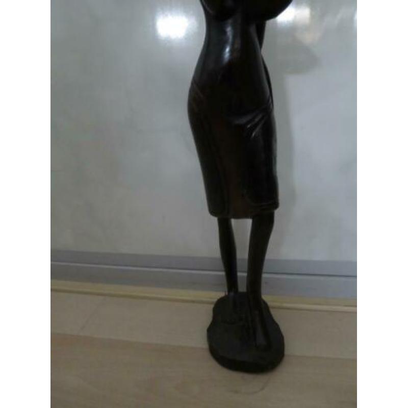 uit zwaar hard hout gesneden vrouw 53 cm