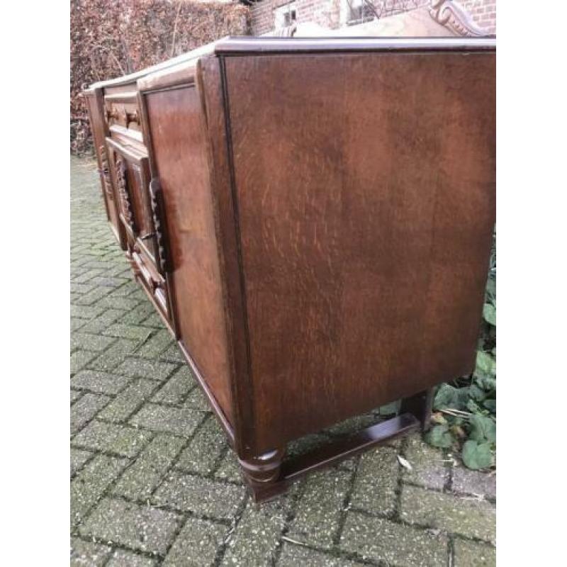 Vintage antieke donkerbruine dressoir