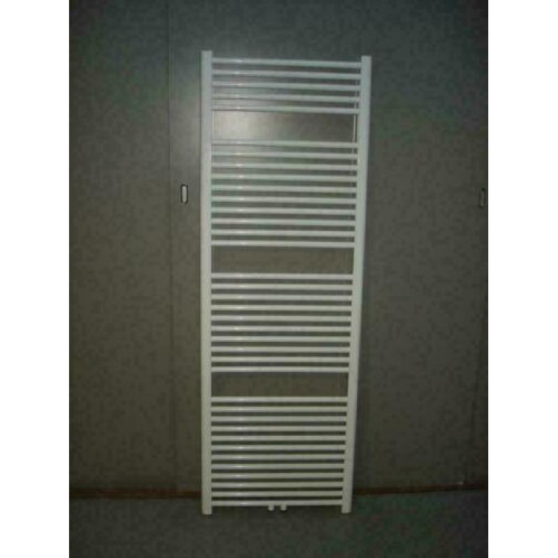 Handdoek radiator 60 cm breed x 185 cm hoog met midden- onde