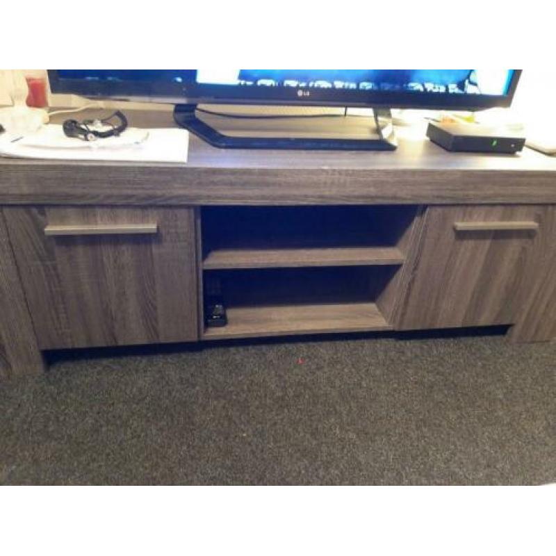 Tv meubel met vitrinekast en dubbele plank van HACO.