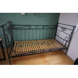 Stalen bedbank