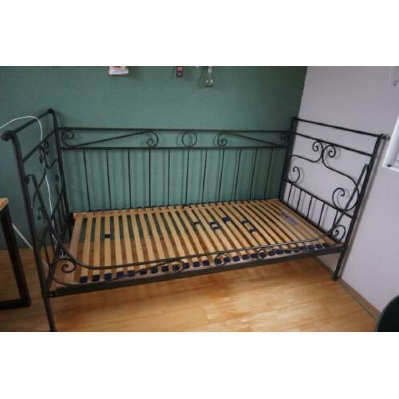 Stalen bedbank