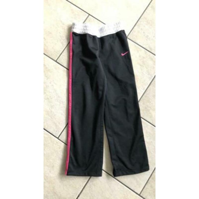 Nike trainingspak maat 122/128