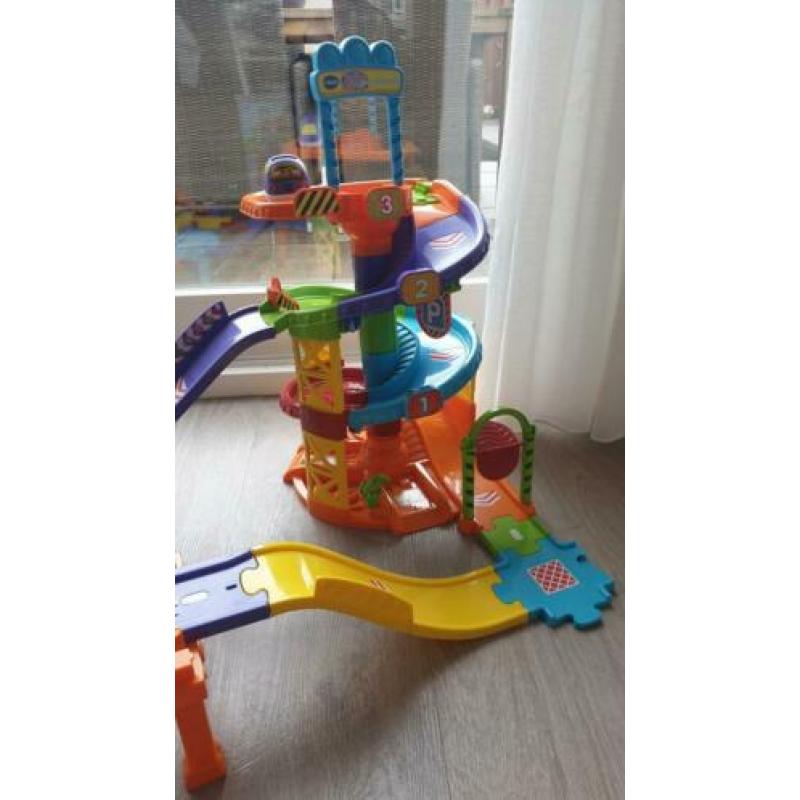 Vtech parkeertoren + brug met wegdelen in nieuwstaat!