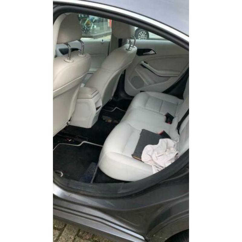Mercedes CLA-Klasse 200 1.6 115KW 7G-DCT (aut) 2013 Grijs