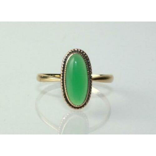 Antieke gouden ring met cabuchon geslepen groene edelsteen