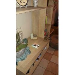 licht eikenhouten kast mag weg ivm verhuizing De kast is te