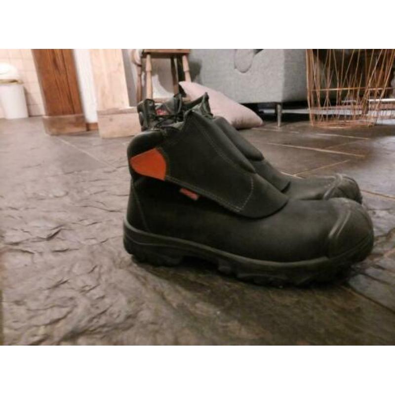 Nieuwe werkschoenen . 25 euro