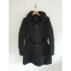 Esprit zwarte winterjas met afritsbare bontkraag en capuchon