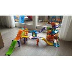 Vtech parkeertoren + brug met wegdelen in nieuwstaat!