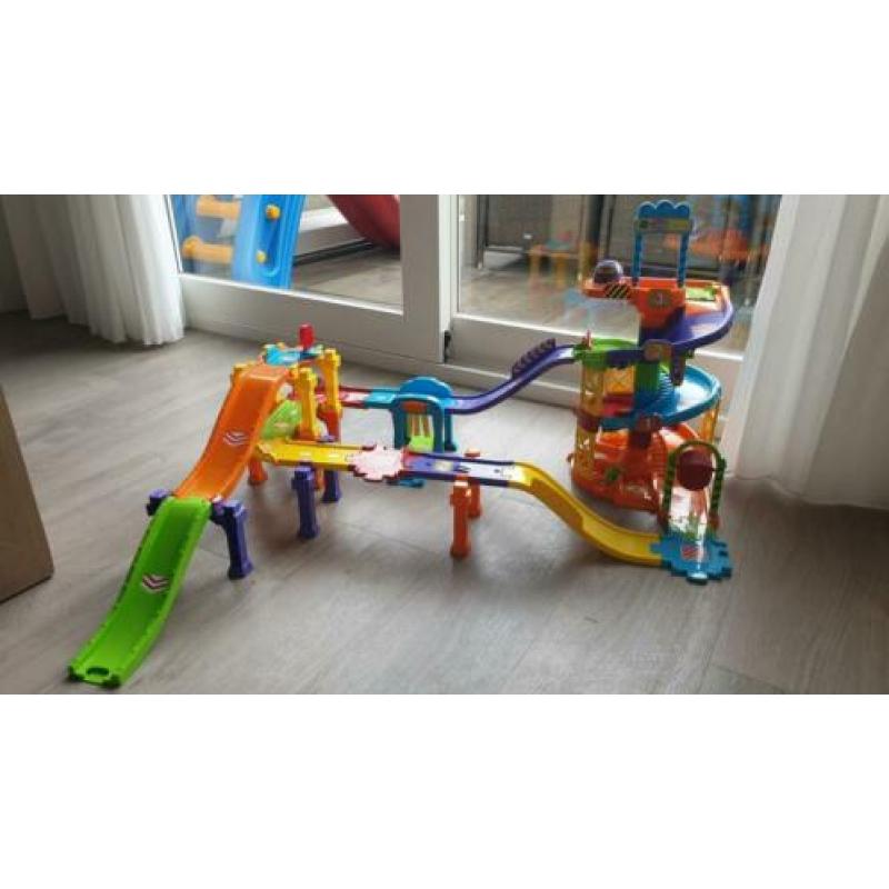 Vtech parkeertoren + brug met wegdelen in nieuwstaat!