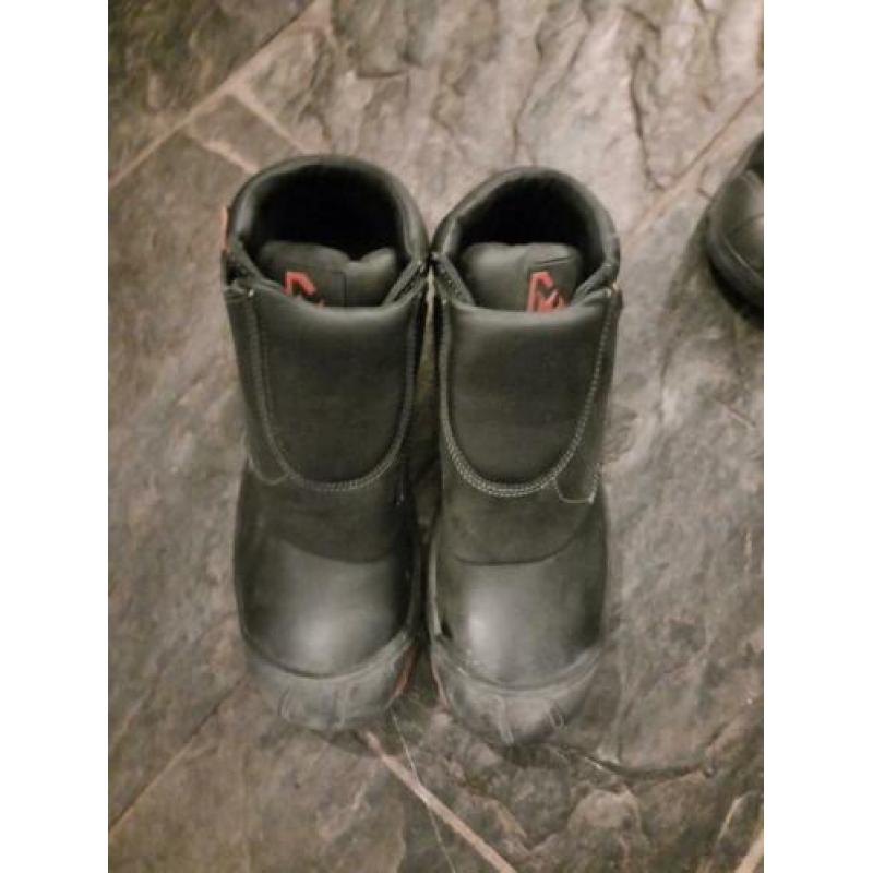 Nieuwe werkschoenen . 25 euro
