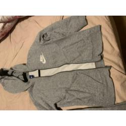Jongens Nike trainingspak maar 146