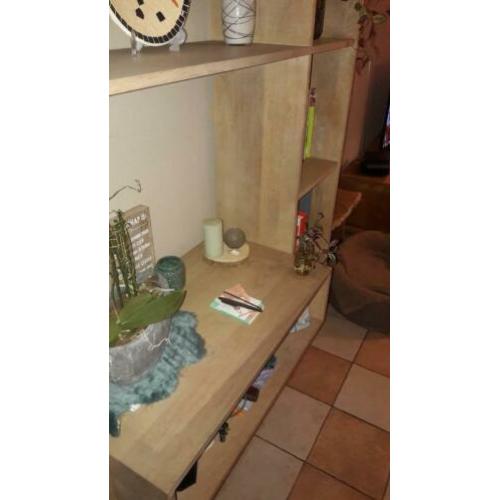 licht eikenhouten kast mag weg ivm verhuizing De kast is te