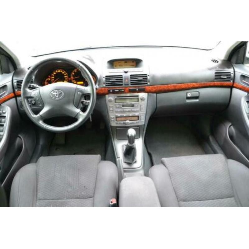 Toyota Avensis Wagon 2.0 VVTi Linea Sol BJ'04 Airco Trekhaak