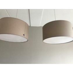 Hanglamp met 2 kappen taupe en rvs plaat
