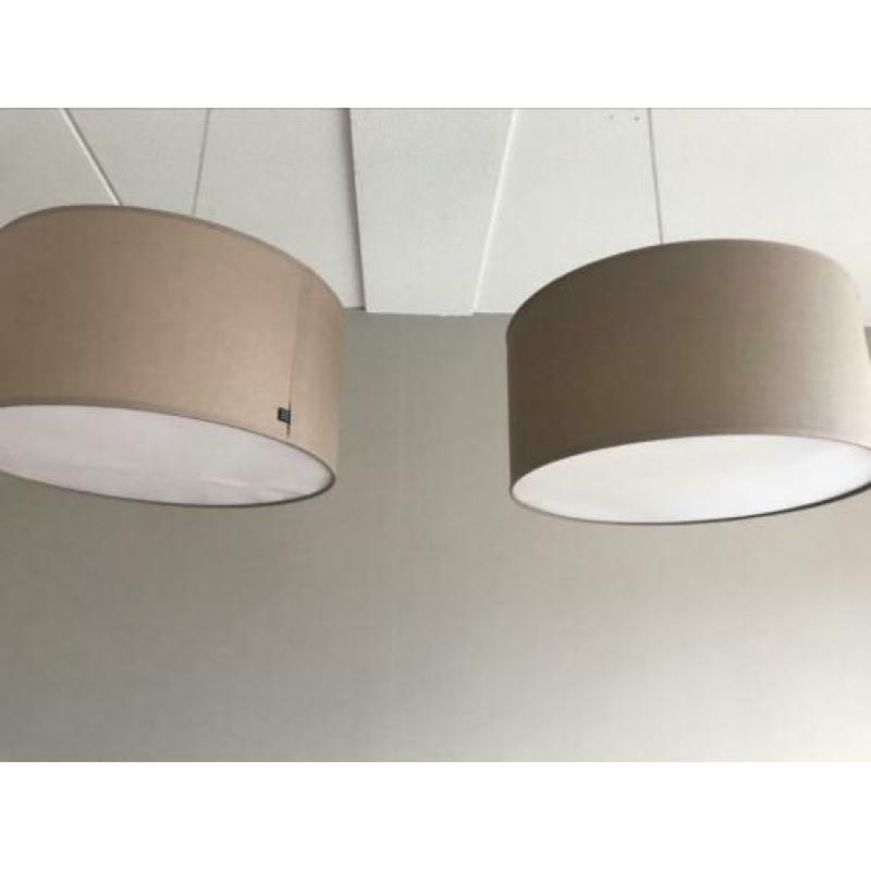 Hanglamp met 2 kappen taupe en rvs plaat