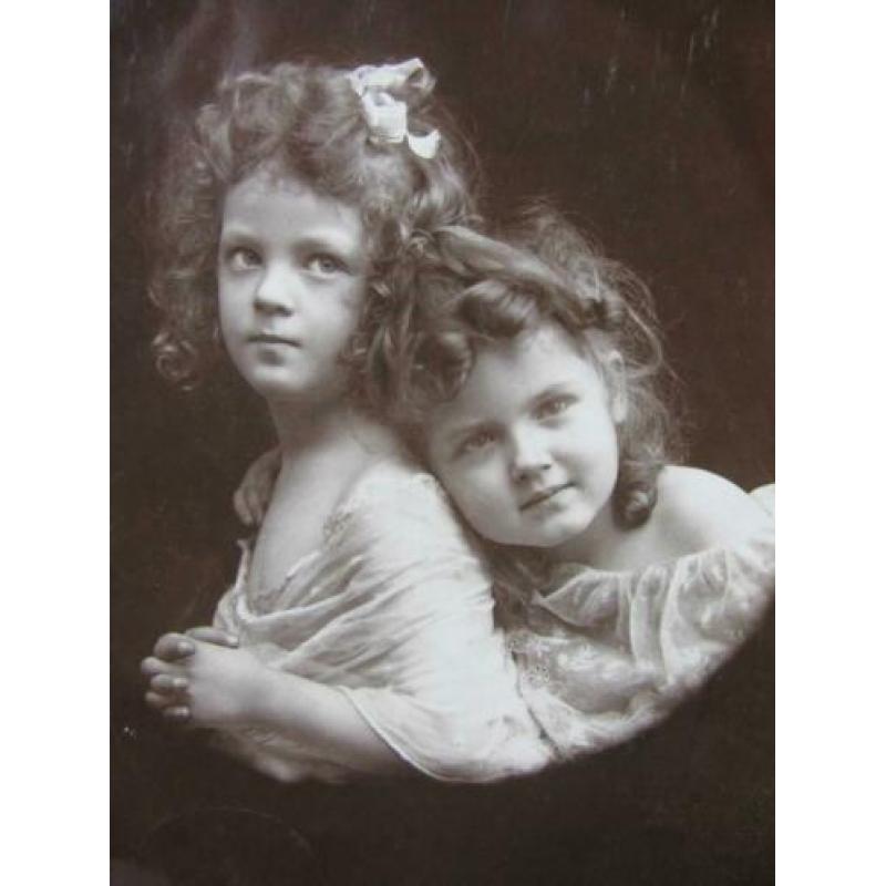 Antieke kaart uit 1910 met reclame - 2 meisjes in witte jurk