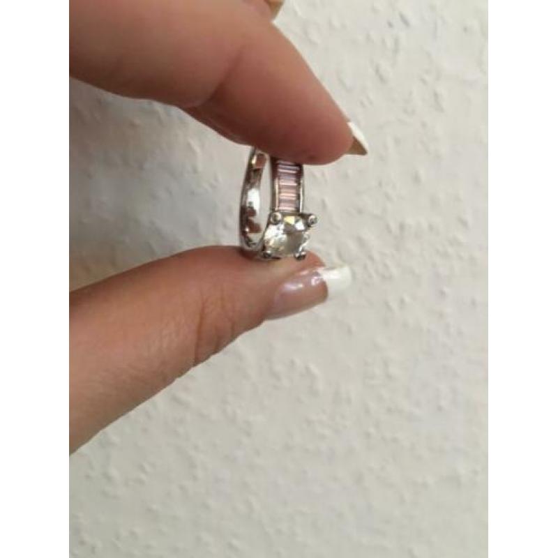 Zinzi Ring maat 16 roze baguettes en solitaire