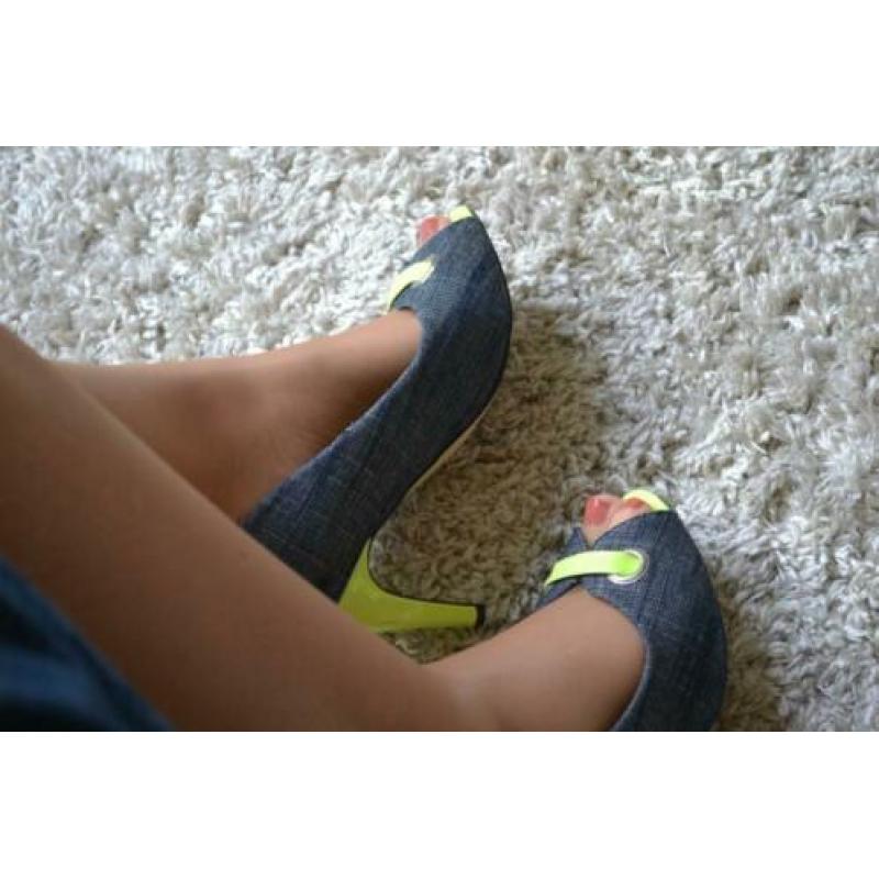 Mooie pumps spijker/ neon geel maat 41.