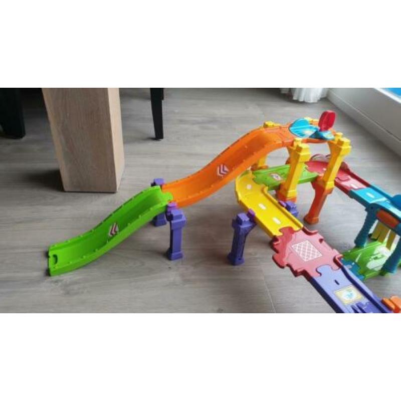 Vtech parkeertoren + brug met wegdelen in nieuwstaat!